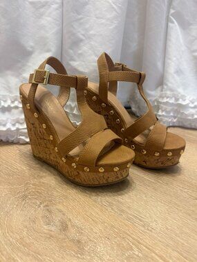 Shoedazzle Reagan Cork Wedge Sandals With Gold Studs Tan Size 7